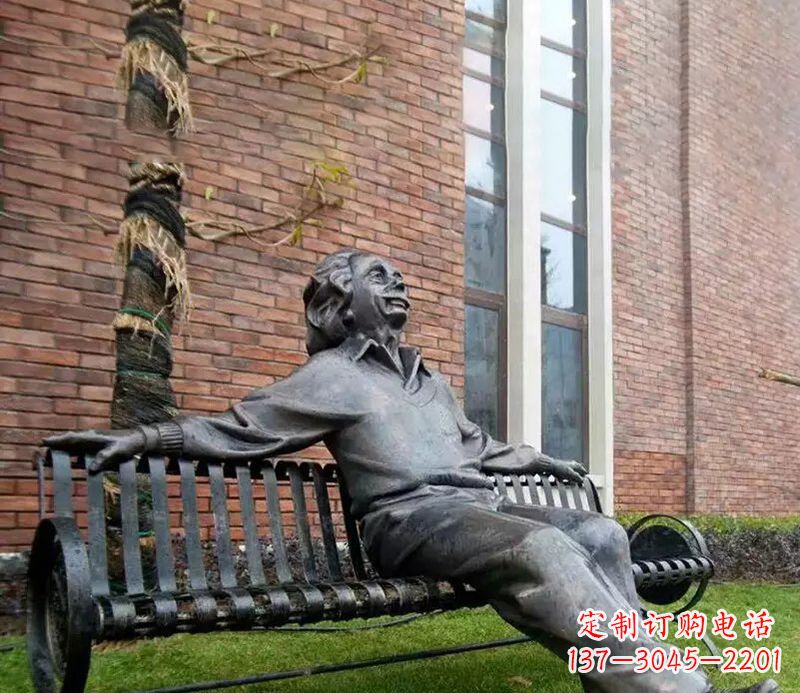 大连爱因斯坦公园人物铜雕