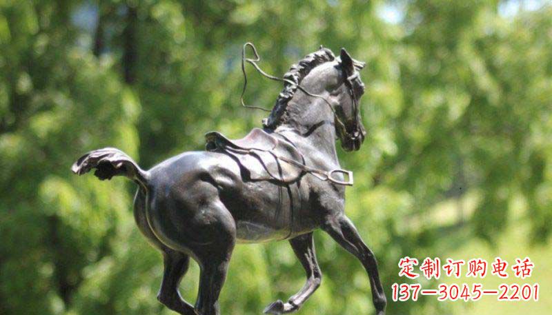 大连奔跑的马公园动物铜雕