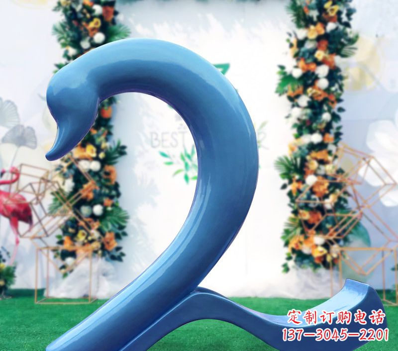 大连玻璃钢爱心天鹅雕塑