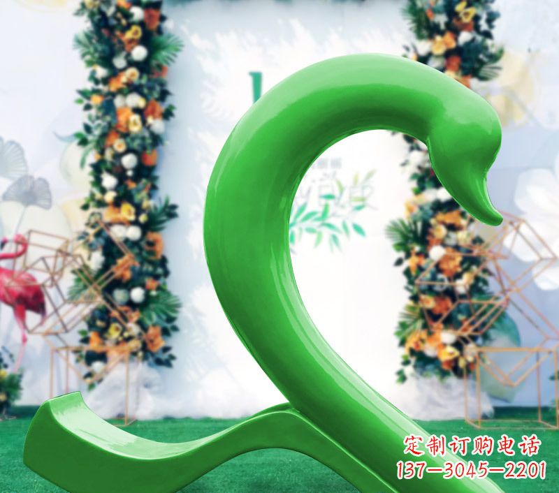大连玻璃钢爱心天鹅雕塑(左)