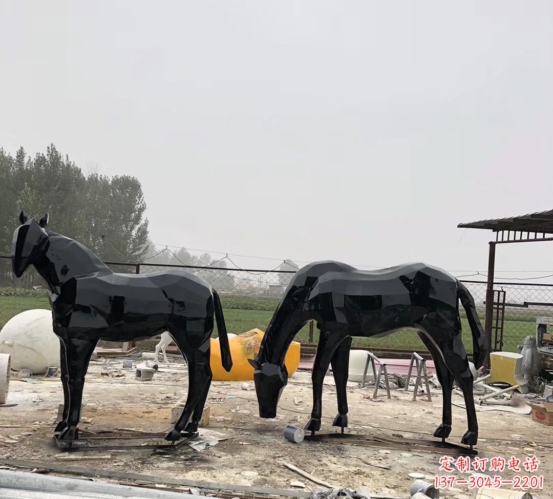 大连玻璃钢几何吃草马雕塑公园动物玻璃钢马雕塑 (4)