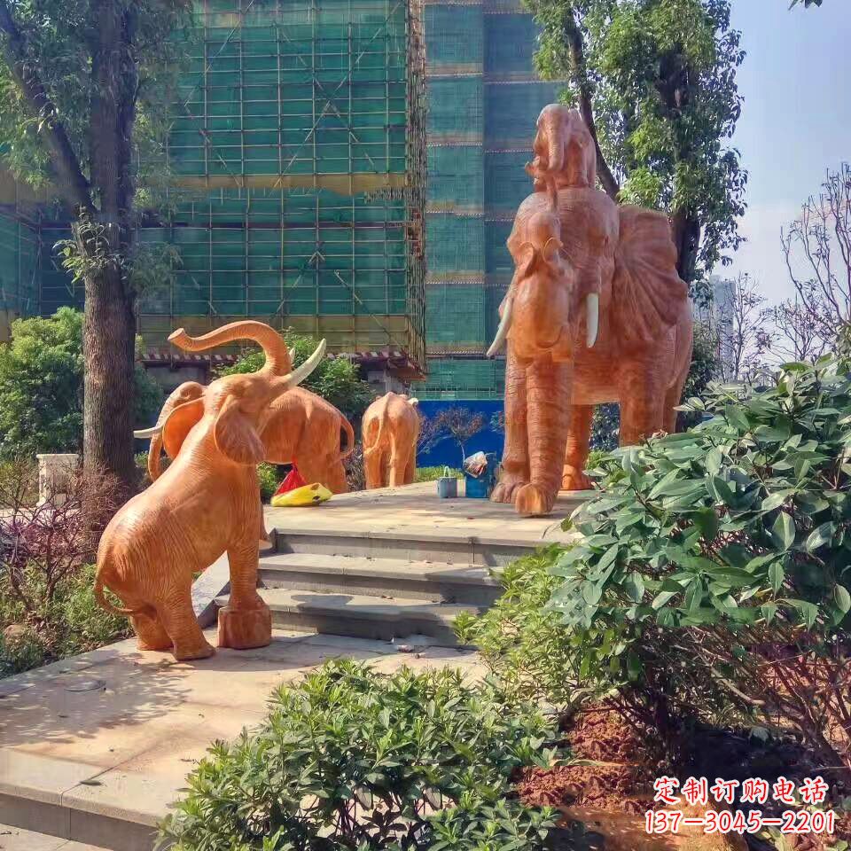 大连玻璃钢卡通大象雕塑——给小区园林带来活力