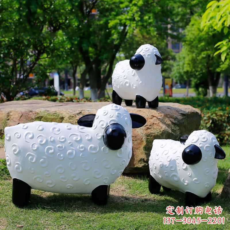 大连玻璃钢卡通动物雕塑,增添公园草坪韵味