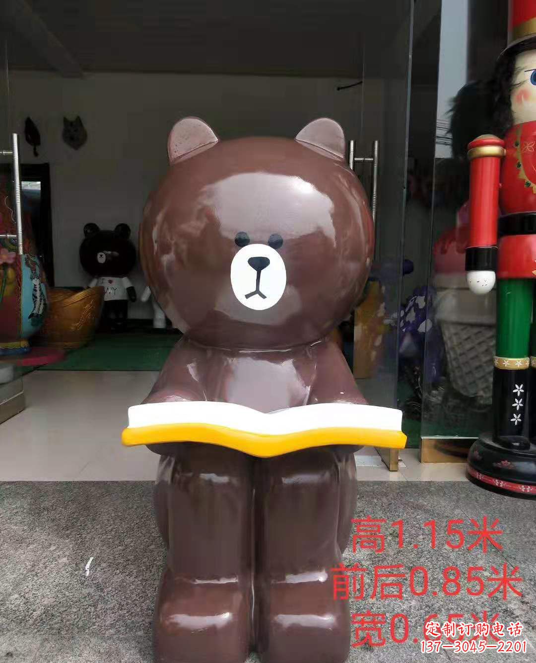 大连玻璃钢可爱布朗熊广场动物雕塑