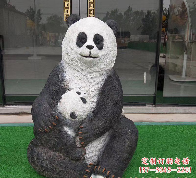大连玻璃钢制熊猫雕塑——传承中华文化精髓
