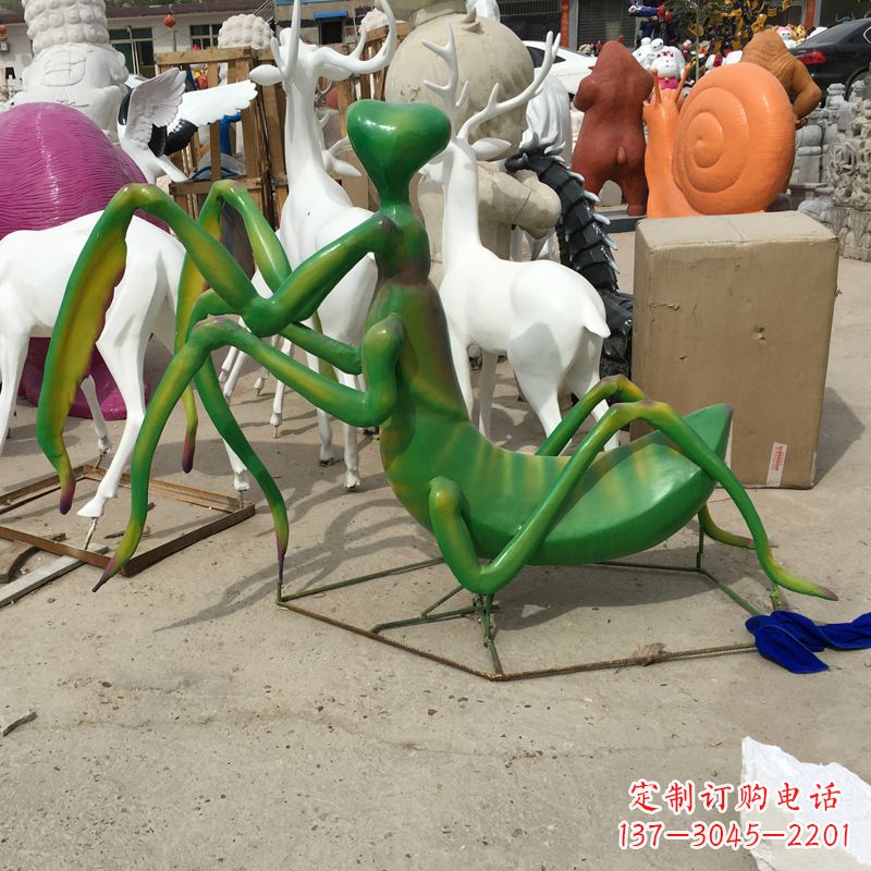 大连玻璃钢螳螂雕塑