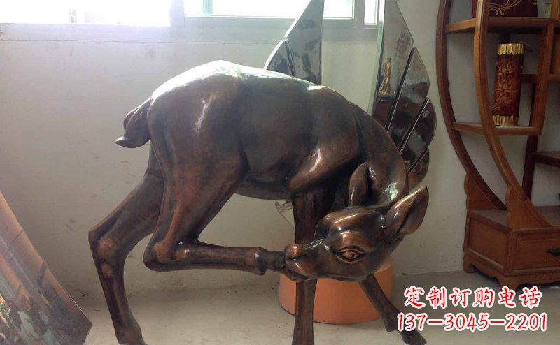 大连玻璃钢小鹿仿铜动物雕塑
