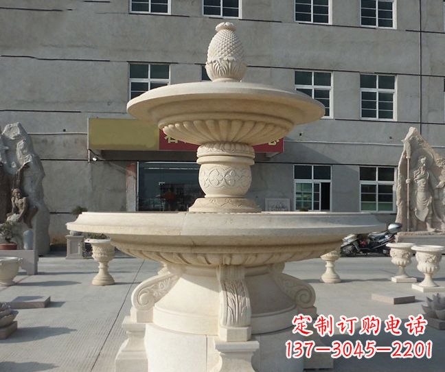 大连菠萝雕塑点缀小区景观的精美艺术品