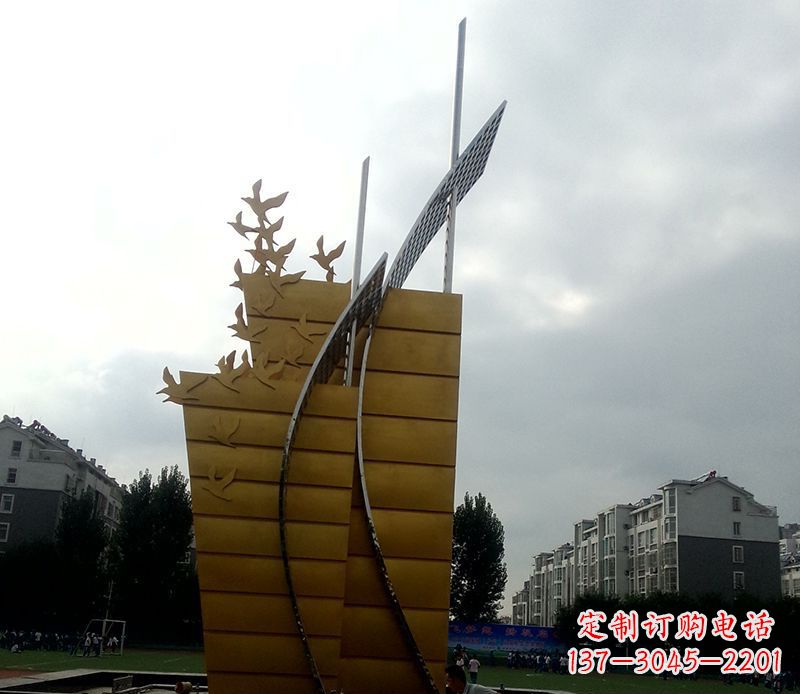 大连不锈钢帆船雕塑象征城市的起航