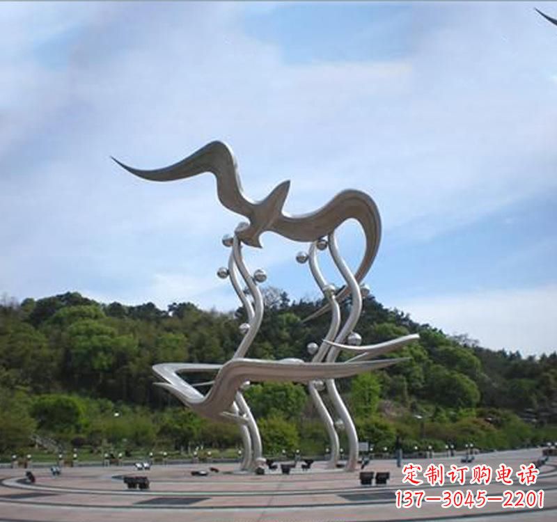 大连大雁展翅飞越城市圆环