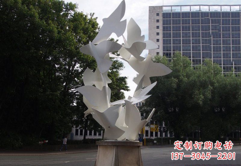 大连美丽而宁静的不锈钢和平鸽雕塑