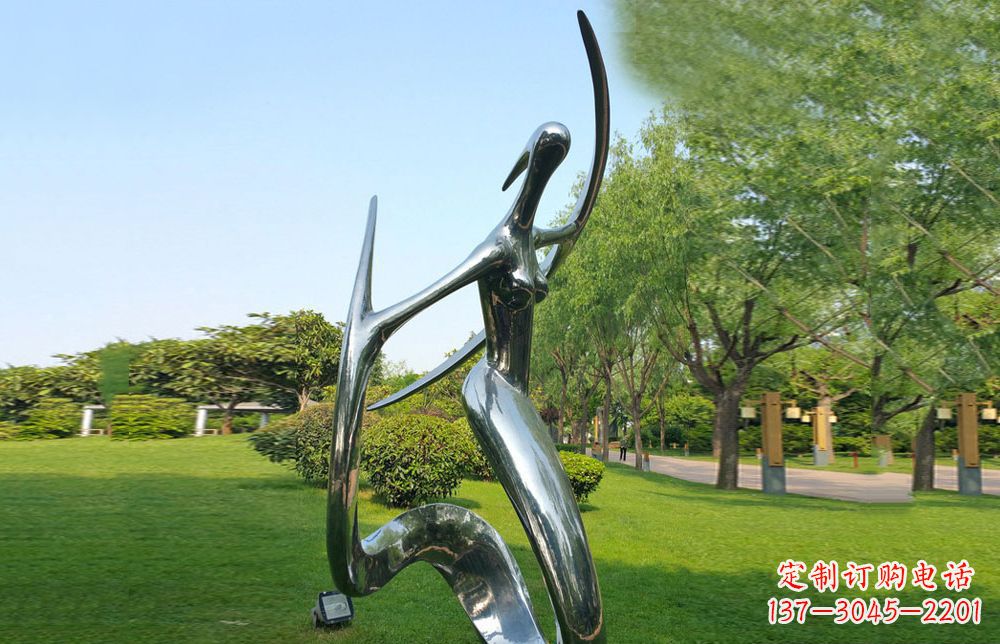 大连不锈钢美女雕塑给公园注入活力