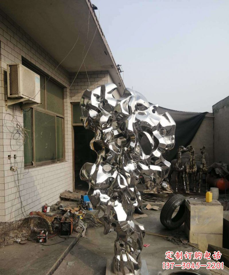 大连不锈钢抽象太湖石雕塑1