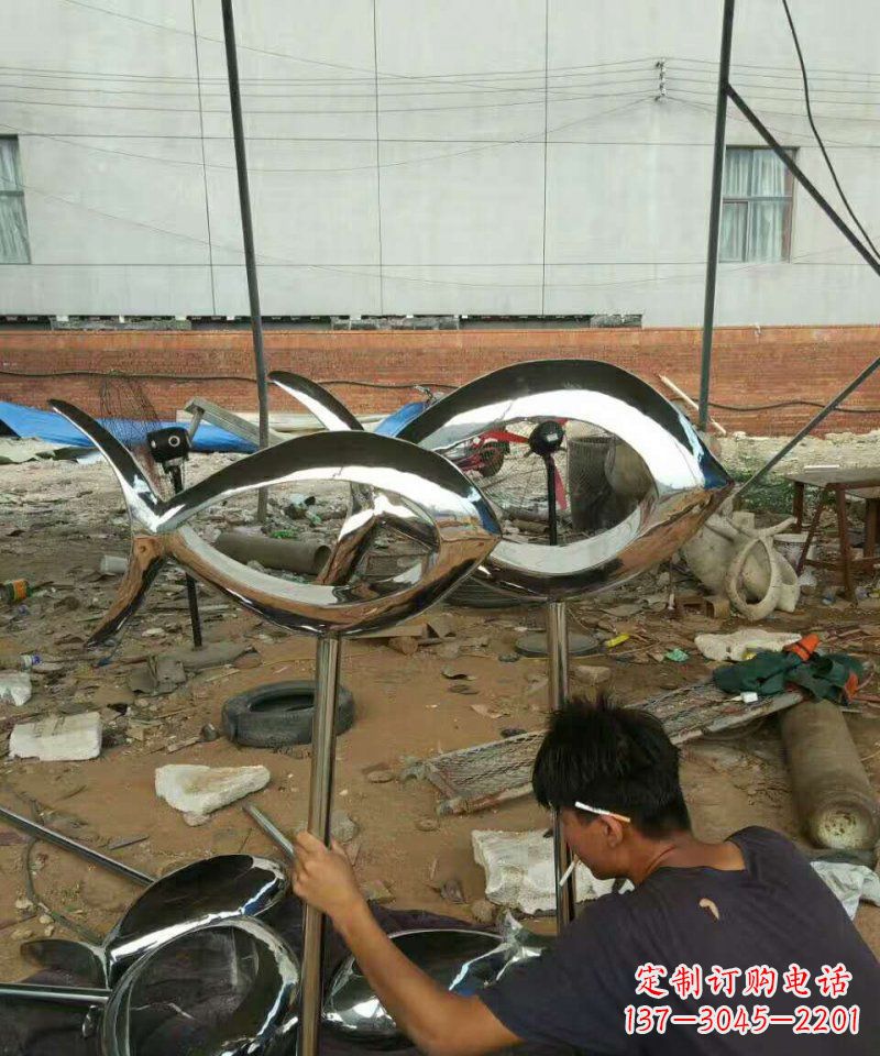 大连不锈钢抽象鱼动物雕塑 (2)