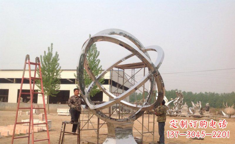 大连不锈钢抽象圆环雕塑。