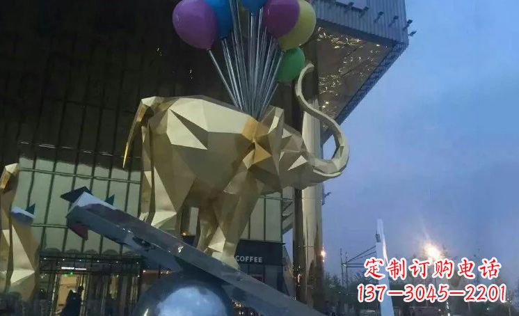 大连大象踩高跷——点缀城市景观