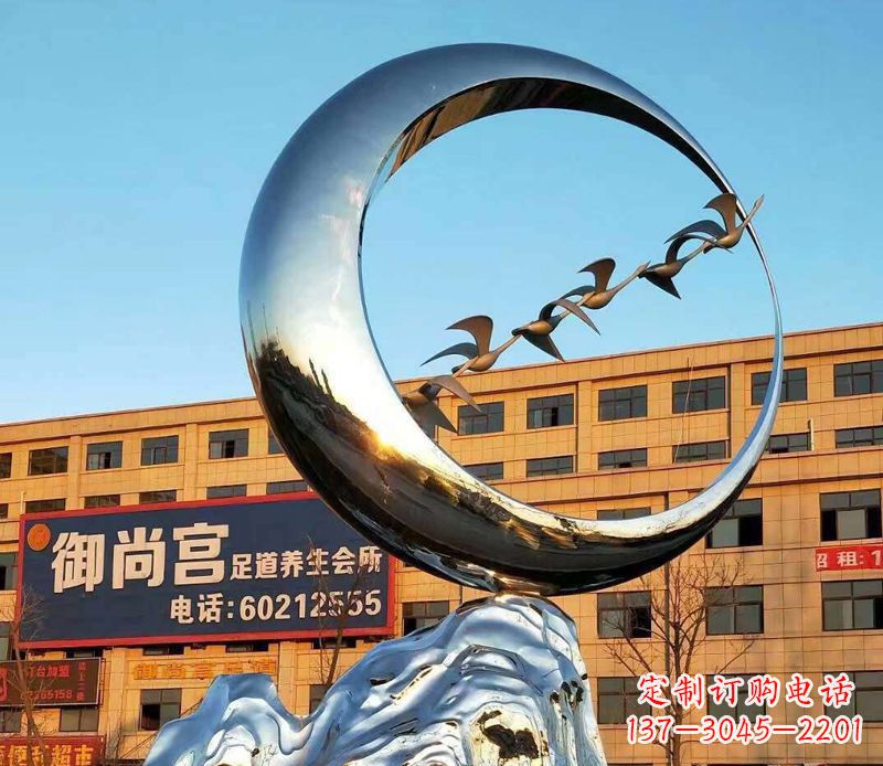 大连不锈钢大雁雕塑象征着生机勃勃的美丽