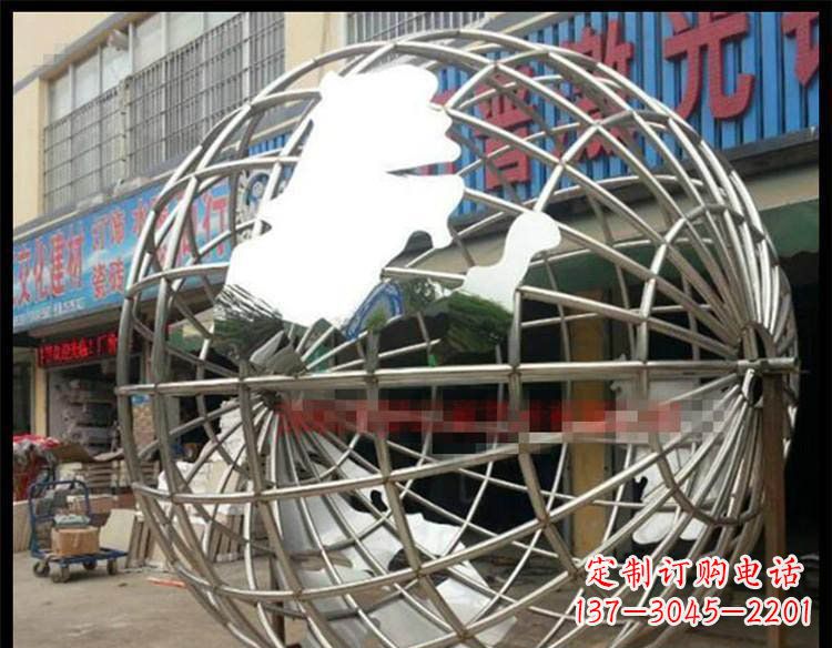 大连纪念地球的不锈钢雕塑