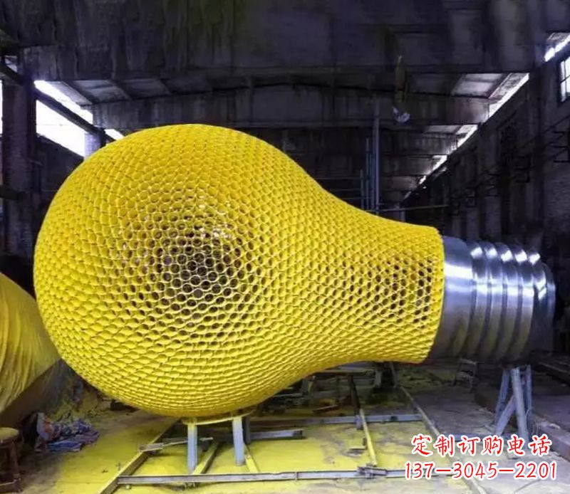 大连新题目不锈钢灯泡雕塑精致的艺术珍品