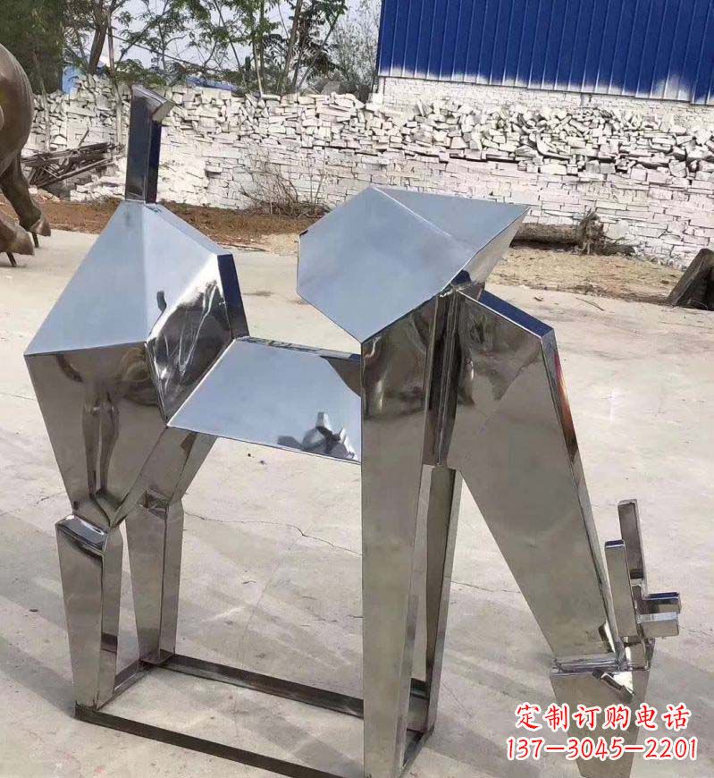 大连不锈钢锻造的景观小鹿雕塑
