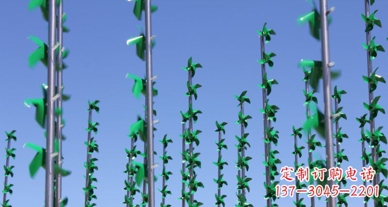 大连螺旋风车给广场景观带来的旋转欢乐