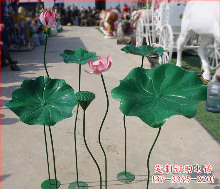 大连不锈钢荷花雕塑色彩斑斓美不胜收