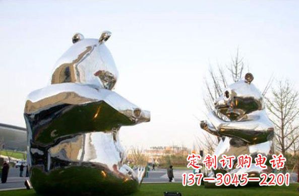 大连不锈钢熊猫雕塑传递友谊与和平