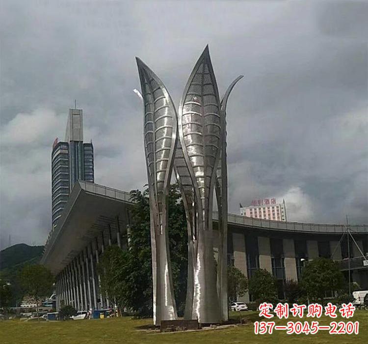大连不锈钢公园大型树叶雕塑精美绝伦