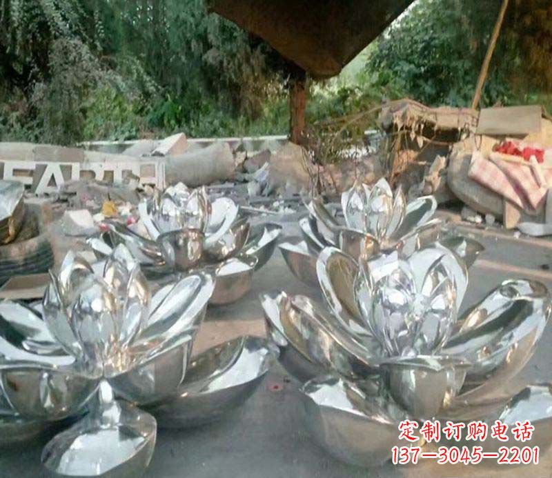 大连不锈钢荷花雕塑给公园带来灿烂美景