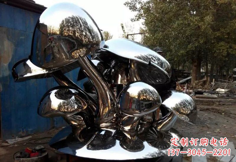 大连不锈钢公园蘑菇雕塑