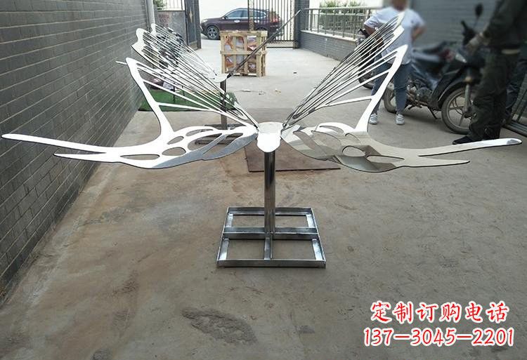 大连非凡之美不锈钢公园的蝴蝶雕塑