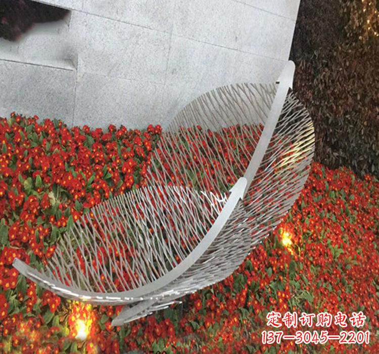 大连不锈钢公园镂空树叶雕塑——精致艺术品