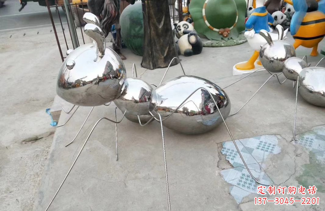 大连精致雕塑——不锈钢蚂蚁