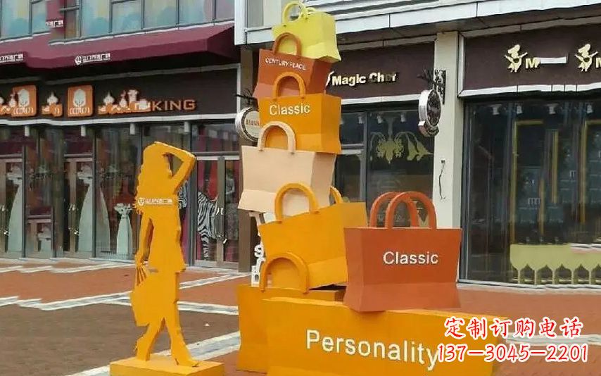 大连街头景观购物袋雕塑