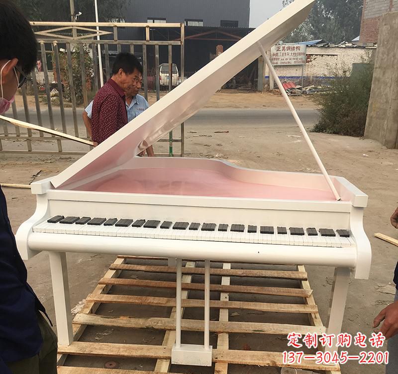 大连不锈钢钢琴雕塑融合音乐与艺术的完美结合