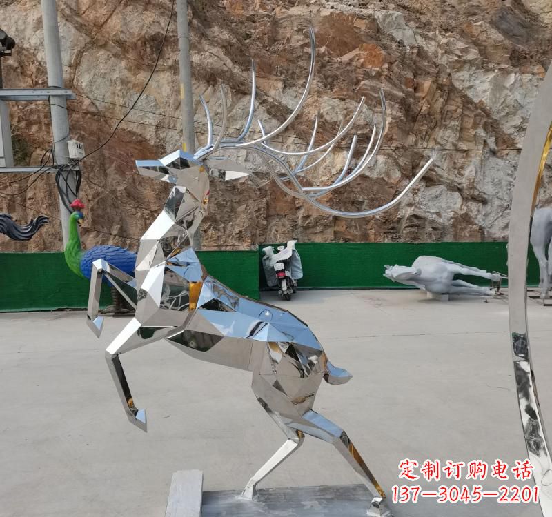 大连梅花鹿雕塑美丽而神秘的存在