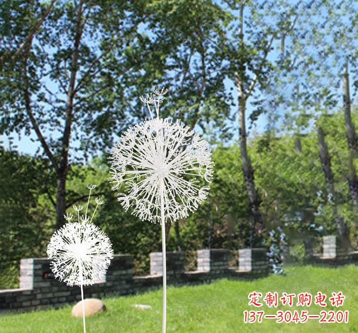 大连不锈钢广场上的蒲公英雕塑