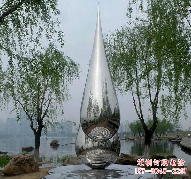 大连不锈钢广场的水滴雕塑