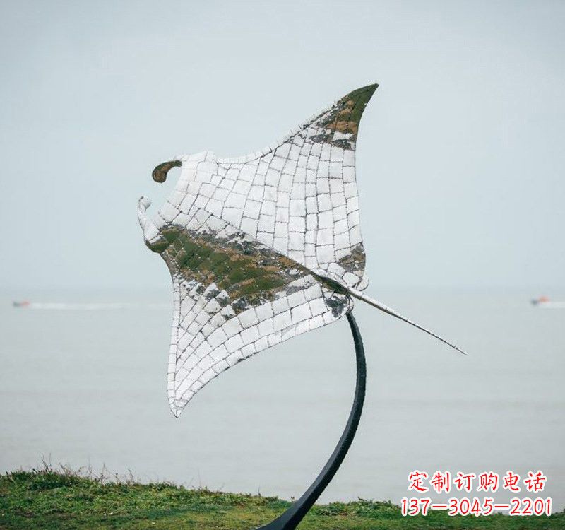 大连不锈钢海洋动物蝠鲼雕塑艺术与环保的完美结合