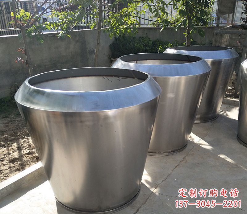 大连不锈钢花盆雕塑给你的家园增添一份独特的美