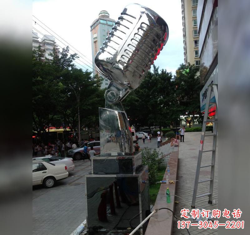 大连不锈钢话筒雕塑高贵而又精致