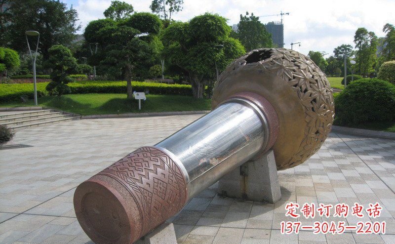 大连“铸就记忆的不锈钢话筒雕塑”