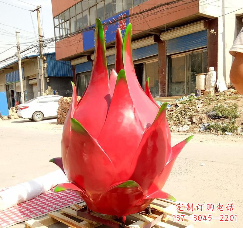 大连精美不锈钢火龙果雕塑