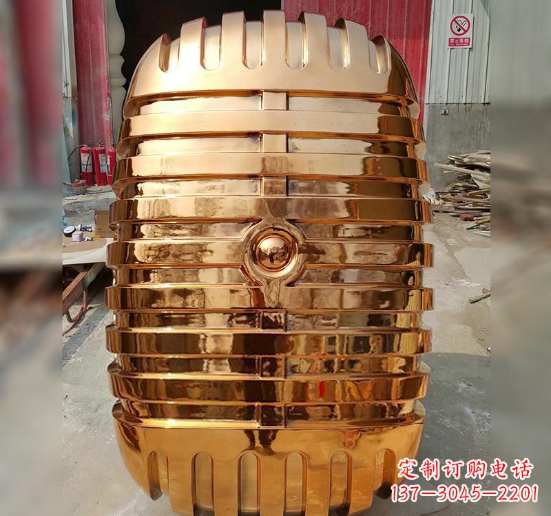大连不锈钢话筒雕塑传承历史的象征