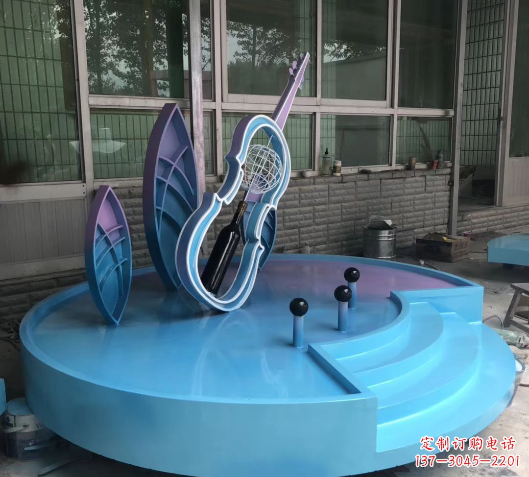 大连大提琴雕塑精致的艺术瑰宝