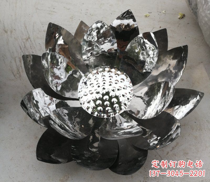 大连不锈钢镜面的荷花雕塑——彰显美丽与恬静