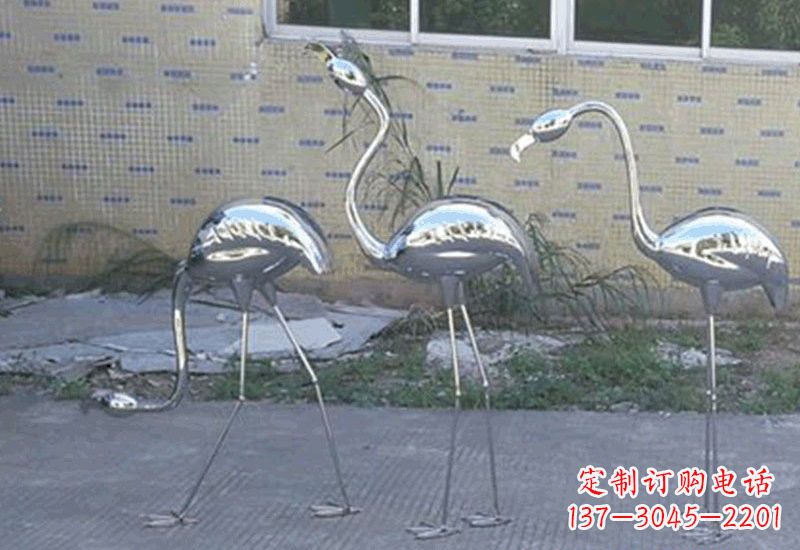大连不锈钢火烈鸟雕塑给人以美好的视觉享受