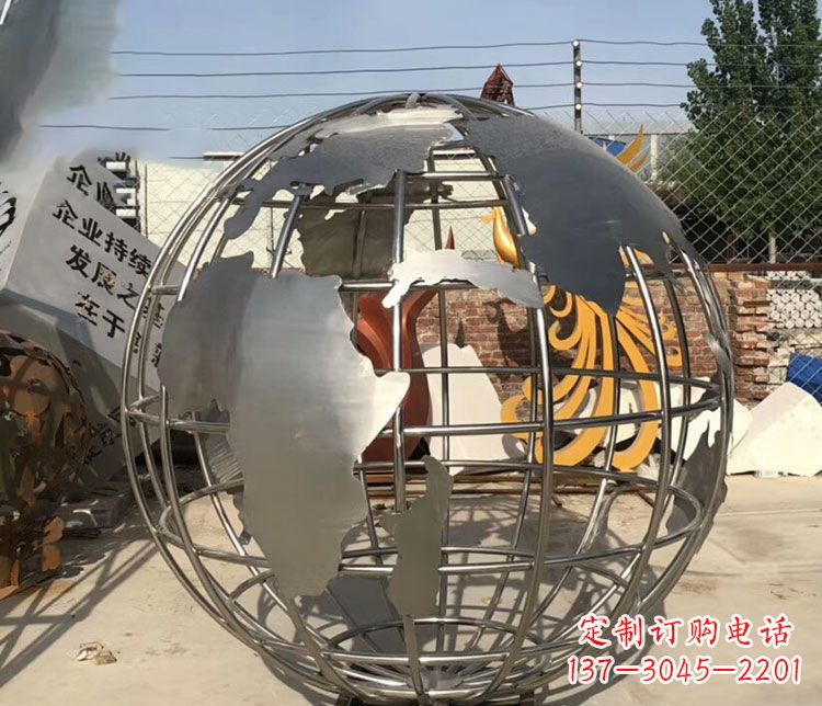 大连不锈钢镂空地球仪雕塑艺术技艺的精美体现