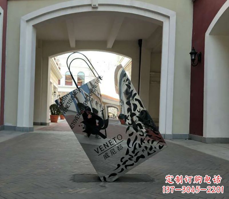大连不锈钢镂空购物袋雕塑——艺术精美的装饰品