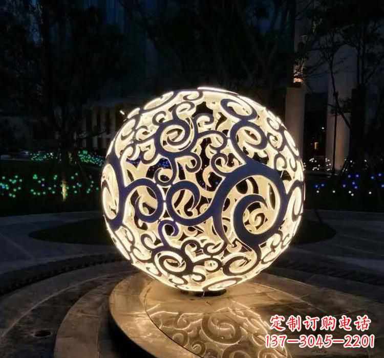 大连不锈钢镂空球喷泉雕塑艺术性的水景装饰